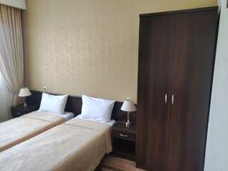 Гостиница Престиж-Марас Джубга Двухместный номер Делюкс с 1 кроватью или 2 отдельными кроватями, вид на бассейн-1